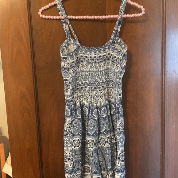 Hollister blue & white paisley print romper with criss cross lace up front 😍😍 - Picture 7 of 9